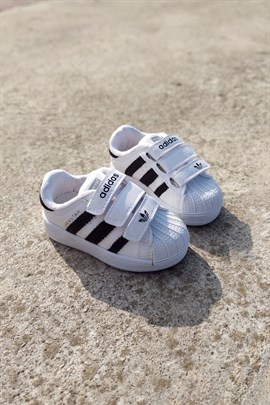 Yapışkanlı Yanı Siyah Şeritli Çocuk   Spor Ayakkabı Beyaz